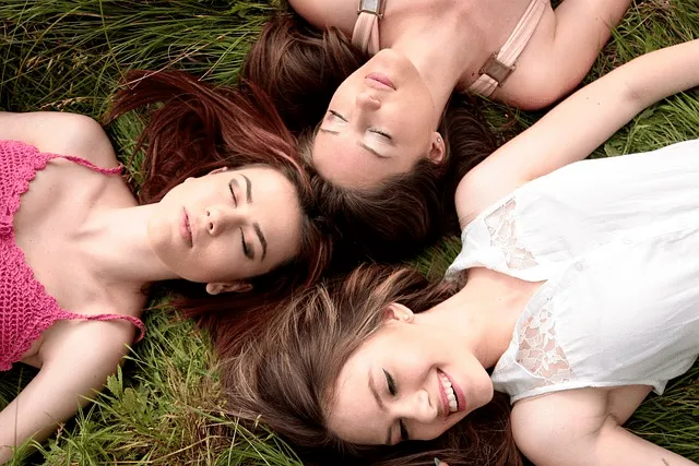 women, friends, meadow women, friends, meadow
